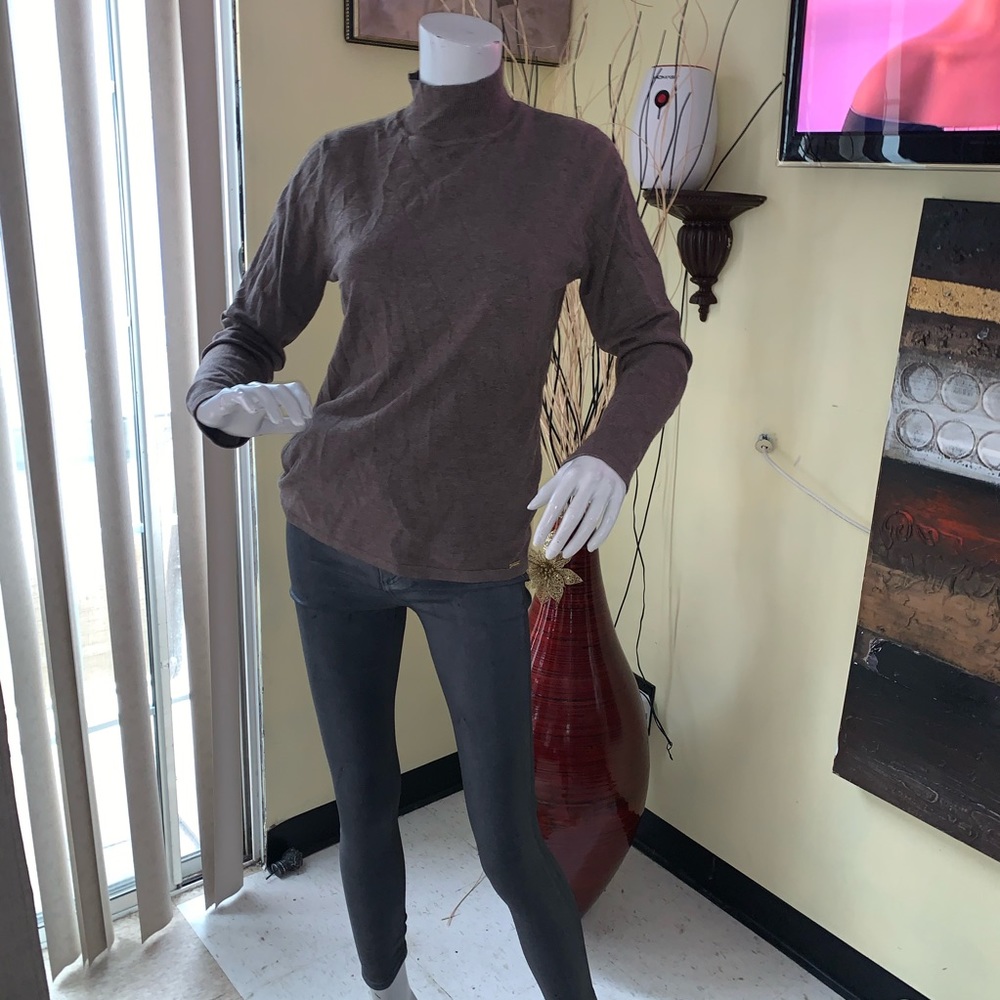 TTAHARI Size M